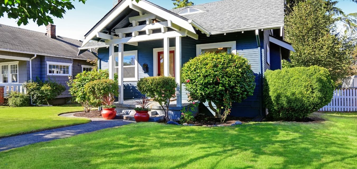 Une maison avc de l'herbe en SCI à l'IS. Il ne sera pas possible de tenir sa comptabiilité grâce à un fichier excel gratuit