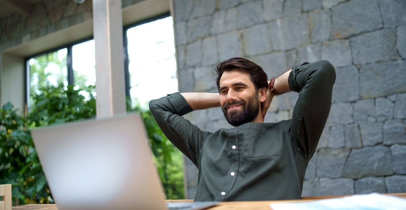 un indépendant heureux d'avoir trouvé un logiciel de caisse conforme